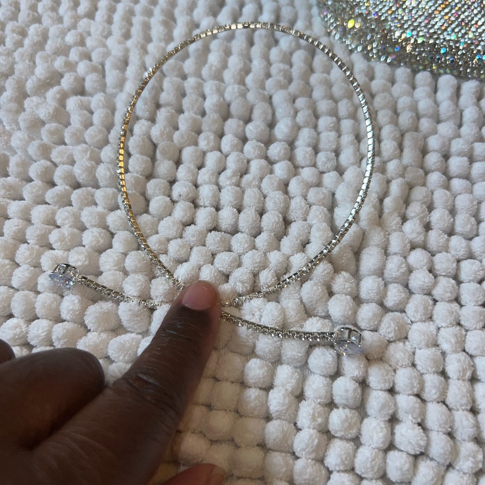 Gorgeous open-face flexible necklace with crystals. So dainty and beautiful!